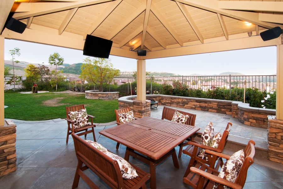 Build a Media Room Outside with Outdoor Entertainment Systems